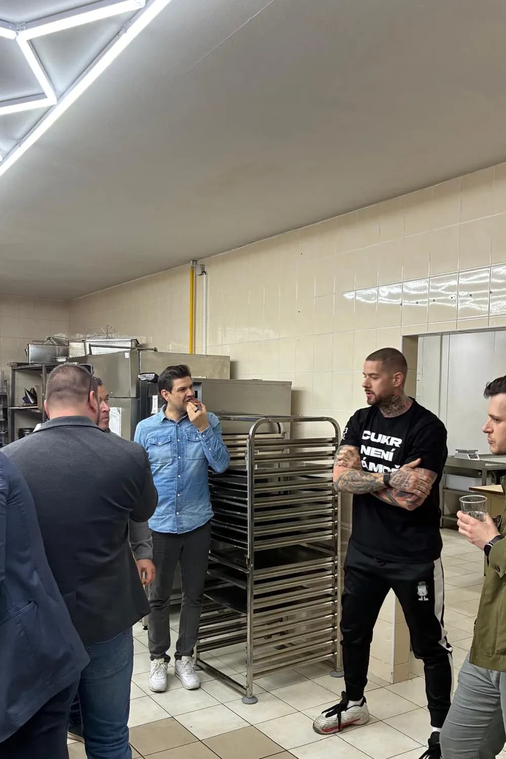 Členové aliance na exkurzi ve výrobním provozu pekárny